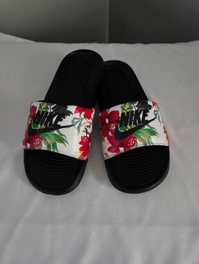 Nike Women's Black Slide Sandals with White Tropical Floral Strap